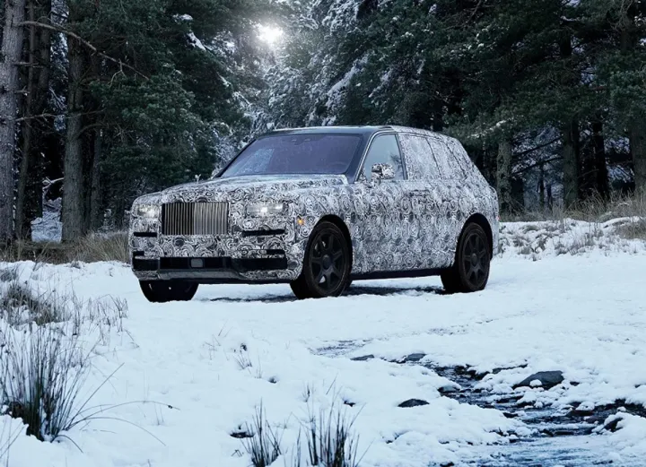 Rolls-Royce официально покажет свой внедорожник в этом году