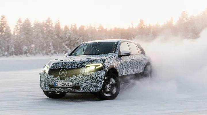 Mercedes-Benz провел испытания электрокроссовера EQC